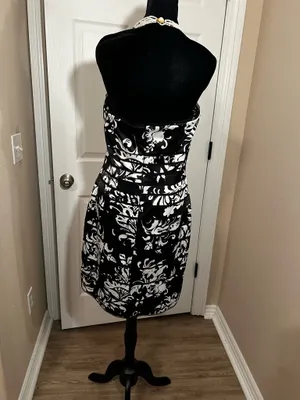 White House | Black Market Floral strapless fancy wedding guest dress thumbnail 4