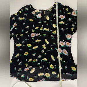 LOFT Black Floral Short Sleeve Blouse Top with Back Zipper Size 8 thumbnail 4