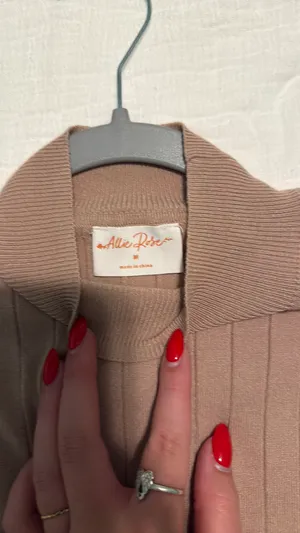 Allie Rose Sweater top size medium  thumbnail 2
