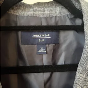 Jones Wear Charcoal Blazer thumbnail 2