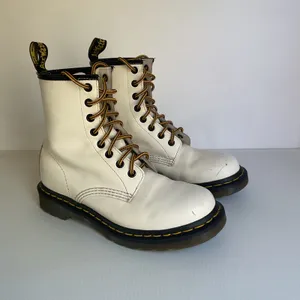 Dr. Martens 1460 White Leather 8-Eye Combat Boots Women’s US 7 UK 5 EU 38 thumbnail 3