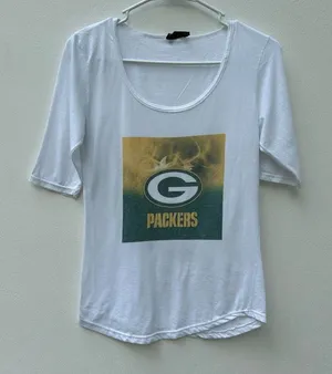 Green Bay Packers Women’s Graphic T-Shirt White Scoop Neck Size Small thumbnail 1
