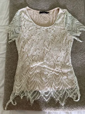 Cream lace top BKE size med thumbnail 6