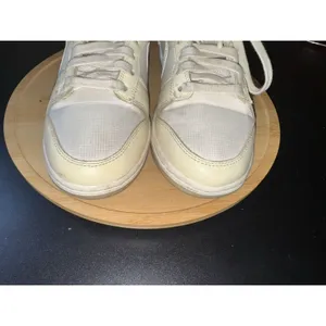 Nike‎ Sb Dunk Low Prm City Of Love Coll Light Bone Coconut Milk Fz2552-100 thumbnail 3