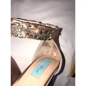 Betsey Johnson Kali Pump Size 8.5 Nude Satin Crystal Beads Fairy Evening Wedding thumbnail 6