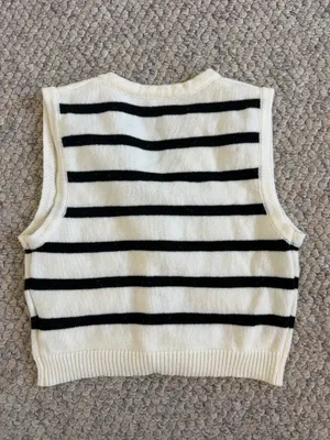 Shein Cropped Vest Sweater thumbnail 2
