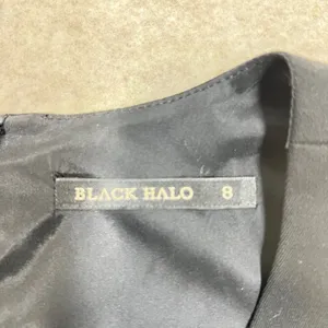 Black Halo Womens Sleeveless Crop Top Black Sz 8 Round Neck Zip Back Blouse‎ GUC thumbnail 3