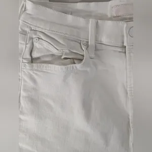 RTR sz 30 (10) MOTHER Fairest Of Them All The Looker Crop Jeans solid white Jean thumbnail 7