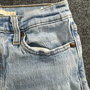 Levi’s Premium Wedgie Straight Ankle Jeans Women’s 26 Light Wash 26 Inseam thumbnail 4