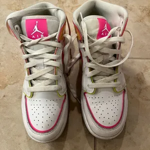 Jordan Air 1 Mid Edge Glow GS thumbnail 2