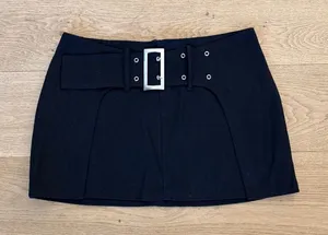 White Fox Mini Skirt Belt & Buckle Detail Size M Black thumbnail 1