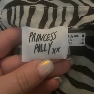 ✨Princess Polly Melissa Zebra Short Sleeve Sheer Button Up Sz 4 Shirt✨ thumbnail 7