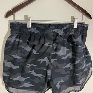 Athleta Printed Mesh Racer Run Short 4” thumbnail 4