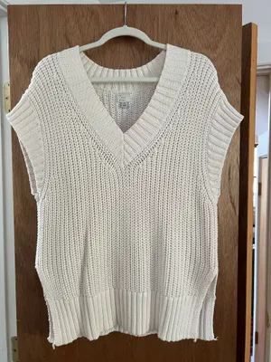 A new day cableknit vest  thumbnail 1