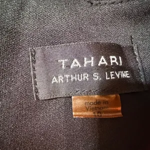 Tahari Arthur S Levine Black Cold Shoulder Sheath Dress Size 10 Exposed Zipper thumbnail 5