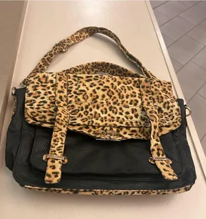 Leopard Print Flap Satchel Handbag - Black & Leopard very nice! Never used thumbnail 1