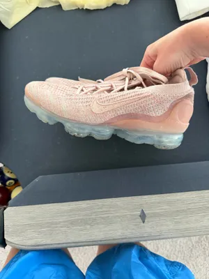 Pink Nike thumbnail 2