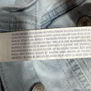 Forever 21 Denim Trucker Jean Jacket Womens Size M Button Up Long Sleeve Blue thumbnail 4
