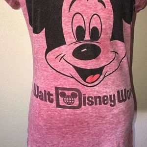 5/$30 🎈 Disney medium red Mickey mouse t shirt thumbnail 2