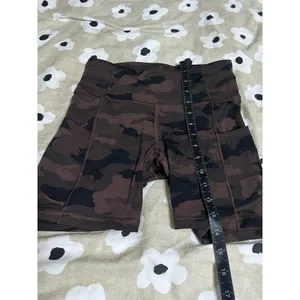 Lululemon brown camo shorts thumbnail 3