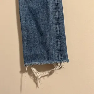 Levi's knee rip blue wash jeans size 24 thumbnail 5