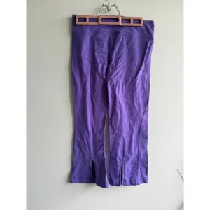 Lululemon Groove Crop Purple Flare Leg Yoga Pants‎ Split Hem Womens Size 6 thumbnail 2