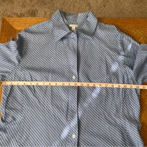 Apt 9 women’s Blue Striped collared Button Down Long Sleeves Shirt thumbnail 4