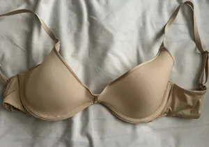 SKIMS Weightless Scoop Bra thumbnail 1