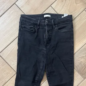 Good American Jet Black Skinny Jeans / W15 thumbnail 2