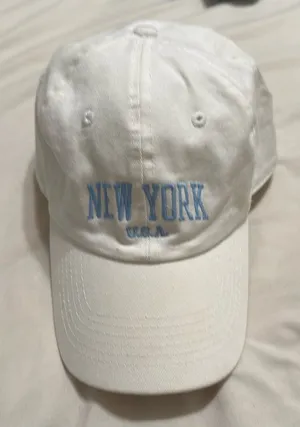 Brandy Melville Hat thumbnail 1