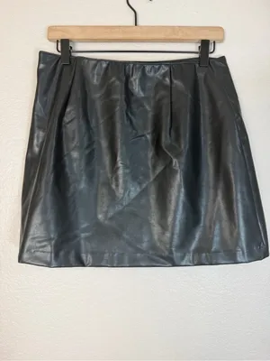 Abercrombie and Fitch A&F Faux Vegan Leather Black Mini Skort size Medium thumbnail 6