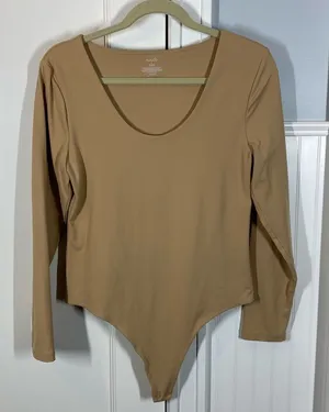Nuuds Long‎ Sleeve Scoop Neck Bodysuit beige tan size Large basics neutral thumbnail 1