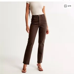 A&F Ultra High Rise 90s Straight Jean in Brown - 26S Curve Love thumbnail 2