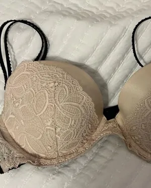 New Very Sexy Victoria's Secret Beige Lace Push-Up Bra with Black Straps 34D thumbnail 1