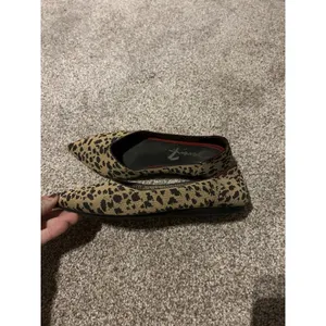 Seven7 Elsa Point Toe Flats Sock‎ Fabric Shoes Women's Sz 8 Animal Print thumbnail 3