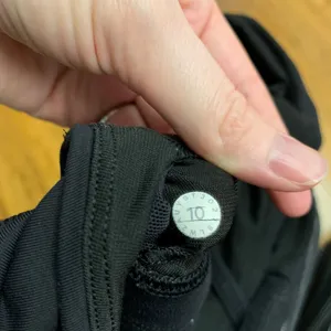 Lululemon Energy Long Line Yoga Bra Womens Size 10 Black Criss Cross Back Design thumbnail 3