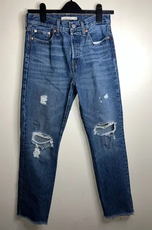 Levi's Women's Blue Distressed wedgie Straight Leg medium wash Jeans 26‎ thumbnail 1