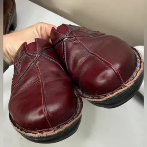 NAOT EMBROIDERED RED LEATHER MULES Clogs Western Artisan Art to Wear thumbnail 3