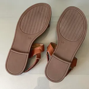 Women’s Brown Strappy Flat Sandals Elastic Back Casual Comfort Size 6.5 Like New thumbnail 6
