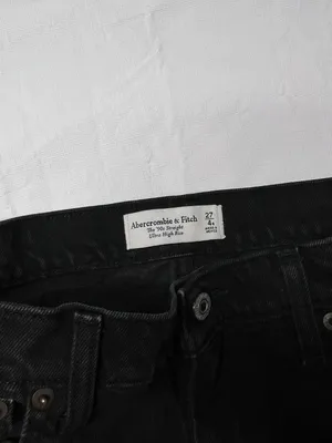 Abercrombie Ultra High Rise The 90’s Straight 27/4 High-Waisted Black Denim Jeans thumbnail 3
