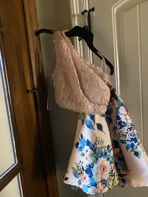 Hoco Dress Size 4 thumbnail 2