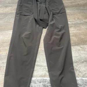 Athleta Skyline‎ Paper Bag Waist Pants size 4 thumbnail 9