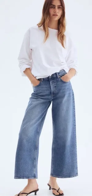 NWT High-Rise Wide Leg Cropped Jeans thumbnail 1