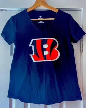 Fanatics Cincinnati Bengals‎ Burrow V-Neck Tee Women’s Size Medium NWOT thumbnail 1