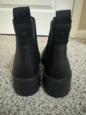 EUC UGG women’s black leather Markstrum booties thumbnail 3