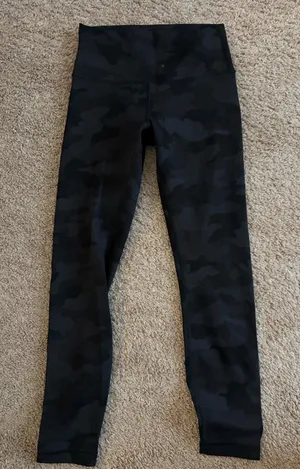Camo Lululemon Leggings Black thumbnail 1