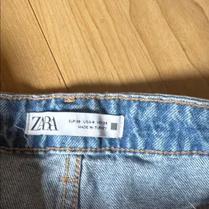 Zara Blue Distressed Boyfriend Jeans thumbnail 2