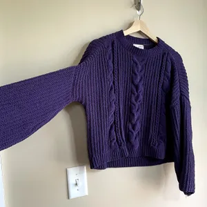 Universal Thread royal purple cable‎ knit soft women's size M cropped sweater thumbnail 3