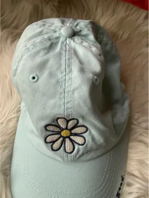 Light Blue Baseball Cap with Embroidered Daisy and 'Life is Good' Slogan thumbnail 4