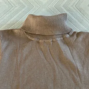Cable & Gauge Women’s Tan Sleeveless Turtleneck Sweater - Size S thumbnail 2